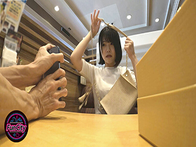 マッチングアプリで真剣な出会いを求めるシロート美女に「便所でサクッと手コキしてくれませんか？」即金チラつかせ交渉イヤイヤチ●ポ握るも…目前の　サンプル画像09